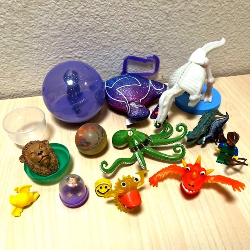 Batch of 14 toys. Dinosaur, lego, finger puppets, movie toys EUC